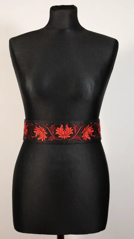 Dámsky vyšívaný opasok Radovana red / gold 9